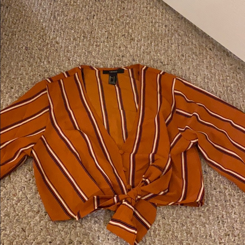 Crop long sleeve style shirt